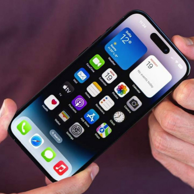 Samsung вже виробляє OLED для сімейства iPhone 15, BOE відстає від графіка