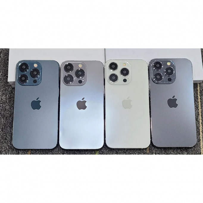 Манекени iPhone 15 і 15 Pro демонструють нові кольори: сірий, сірий і ще раз сірий